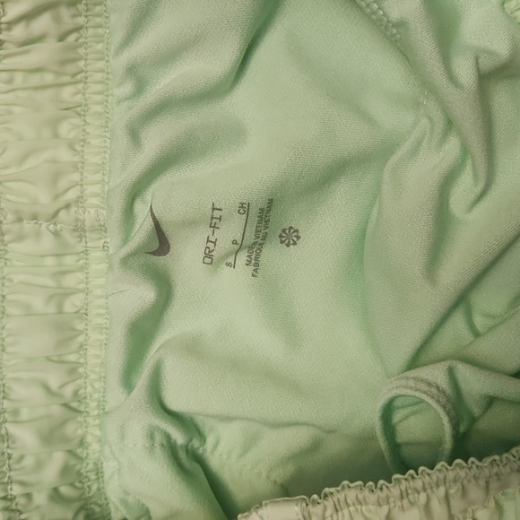 Nike Dri Fit Shorts Size Small - Picture 3 of 5